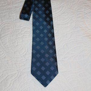 👔 4 for $20 BCBG tie